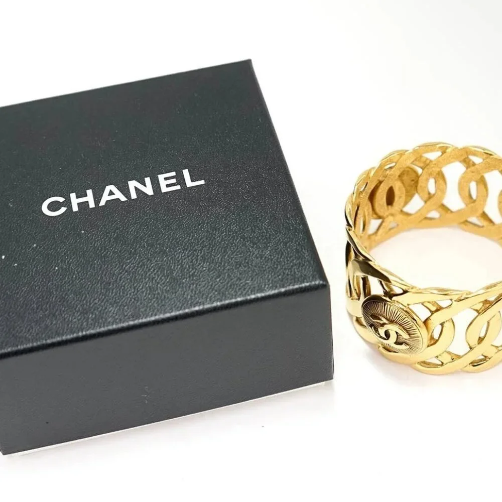 CHANEL CC Logo Round Bangle Bracelet 8.2" Gold Tone Auth w/Box w11581 - Picture 5 of 5